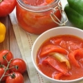 Slatka paprika u rajčici zimi, recept sa fotografijom