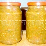 Adzhika iz jabuka sa češnjakom za zimu