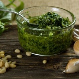 Adzhika iz peršuna recepta sa fotografijama