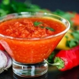 Adzhika iz paradajza i češnjaka - klasični recepti za najukusnija kućna prilagodba