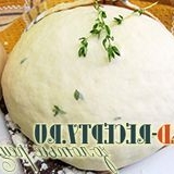 Mirisni kvassko tijesto za pizzu u proizvođaču hljeba