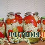 Istrošena za zimske recepte, asortirani krastavci, paradajz, karfiol