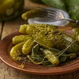 Hrskavi slani krastavci za zimu - 10 recepata krastavci za zimu u bankama