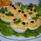 Jaja punjena crvenim ribljim lososom i sirom