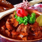 Klasični goveđi gulaš s gravurom - najbolji recepti