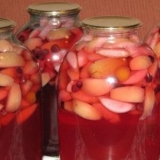 Kompot sa crnog rowana i jabuka