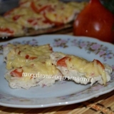 Pileća piletina s paradajzom, lukom i sirom u pećnici