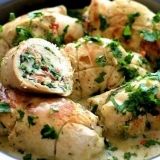 Pileća peciva sa gljivama i sirom u kremastom sosu