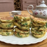 Lijene pite s lukom i jajima - recept na kefiru