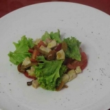 Mesna salata sa mariniranim saćeom