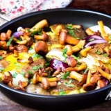 Meso sa gljivama u tavi (9 recepata)