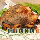 Peći meso u pećnici u cjelini sa gljivama