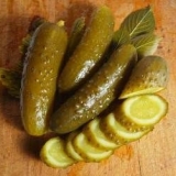 Cucumbers u senfru izlivaju recepte za zimu