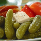 Cucumbers u troje litarskim limenkama sa sirćetom