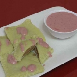 Ravioli sa čokoladnim punjenjem i sosom od jagoda