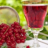 Recepti krasnosorodin likera, kuhajući od obavljenih bobica, koktela