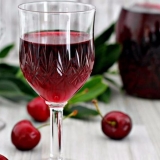 Recepti za pravljenje naglaska, tinktura, vina od višnje kod kuće