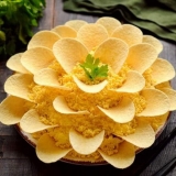 Chrysanthemum salata za novu godinu 2022. - prva će biti otkrivena iz tabele