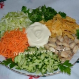 Rainbow salata sa čipovima (korak po korak jednostavan recept)