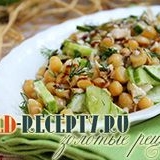 Salata sa piletinom, nulom, krastavcem i koljkom