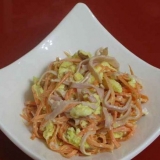 Salata sa šunkom i šargarepe na korejskom