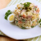 Salate za novu godinu 2022. - jednostavni i ukusni recepti