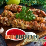 Skewers u pećnici vršnjaci na skewersu sa sosom od brusnica