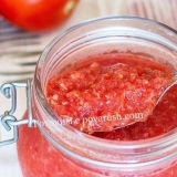 Sirow hrenvina za zimu sa rajčicom i češnjakom