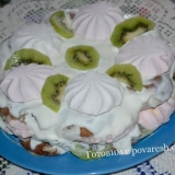 Torta iz medenjaka i močvare sa kiselom pavlakom bez pečenja