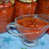 Kuhana adzhika iz rajčice sa češnjakom i biberom za zimu