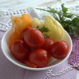 Ukusan zvučni papri za zimu sa rajčicom i peršunom