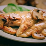 Pečena piletina sa gljivama (8 recepata)