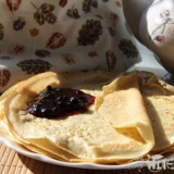 Palačinke od krema na mlijeku i kipuću vodu: 6 recepti tankih palačinki sa rupama