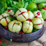 Zelena rajčica na gruzijskom zimu - najukusniji recepti sa belim lukom