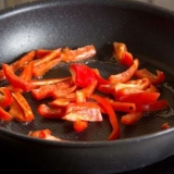 Pečeni biber sa sirćetom u tegli za zimu