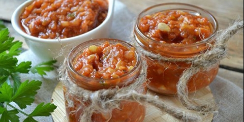 Adzhika iz tikvice sa paradajz paste receptom sa fotografijama