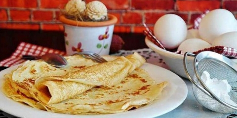 Palačinke na kefir tankim i bujnim - najukusniji recepti palačinki na kefiru sa rupama, korak po korak sa fotografijama