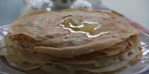 Palačinke na mlijeku tanke s rupama