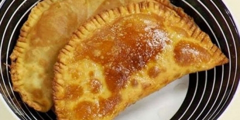 Početna cheburek sa sirćetom i uljem