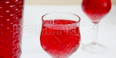 Domaća slatka trešnja alkoholna pića + tinktura