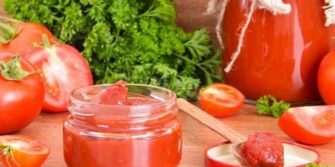 Domaća paradajz pasta za zimski recept sa fotografijom