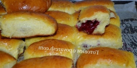 Pečene kvasca s trešnjam u pećnici jednostavnim receptom