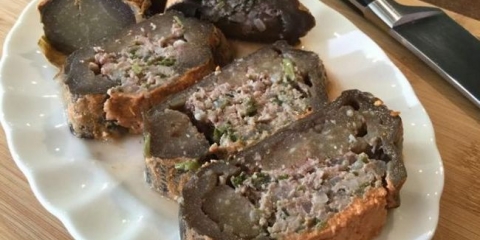 Punjena patlidžana sa mljevenim mesom pečenim u rerni