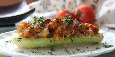 Punjeni tikvici sa mljevenim mesom pečenim u rerni