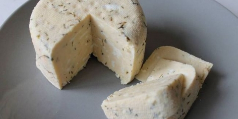 Priprema domaćeg sira iz mlijeka i kefira