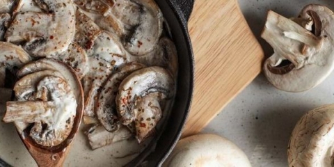 Gljive sa pavlakom u tavi (10 recepata)