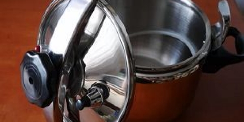 Izrada moonsine pomoću šporeta za pritisak