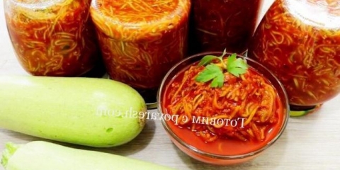 Korejski tikvici sa pastem od paradajza za zimu