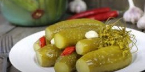 Klasični recepti hrskavi slani krastavci za zimu