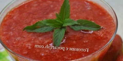 Strawberry je letio šećerom zimi bez kuhanja u zamrzivaču